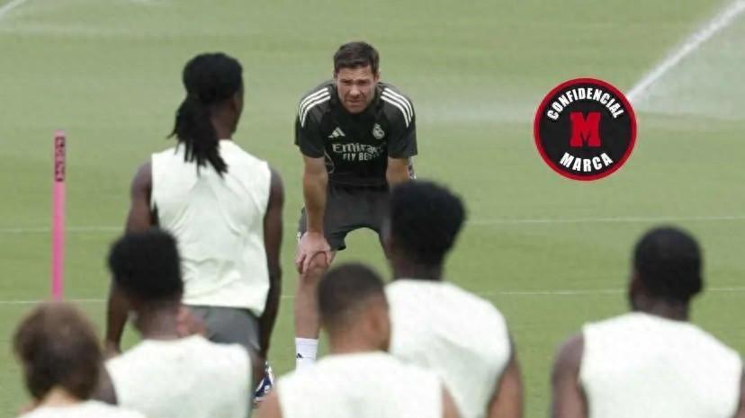 曝阿隆索曾怒斥皇马球员:我可不是来教幼儿园的!